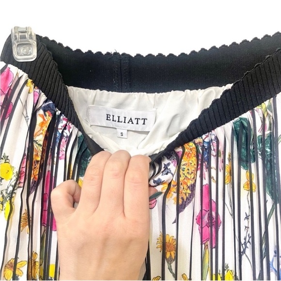 Elliatt Revolve Luxury Paradox Pleated Midi Skirt Small S - Picture 5 of 7